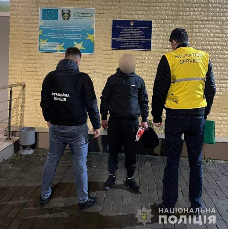 Из Запорожской области депортируют иностранца с несколькими судимостями