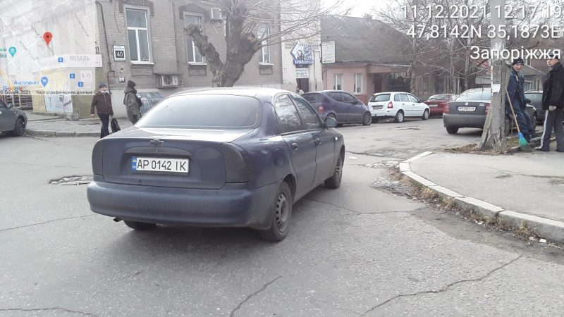 Водители продолжают нарушать правила парковки в районе Центрального рынка