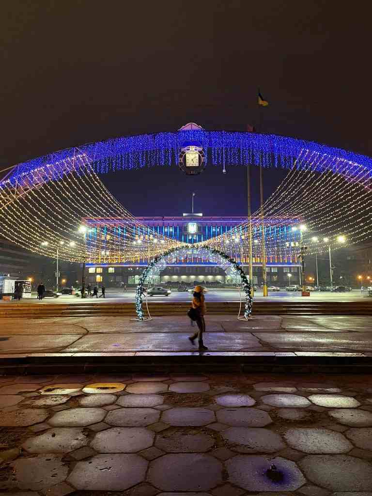 Запорожский блогер показал, как город выглядит ночью - фото 