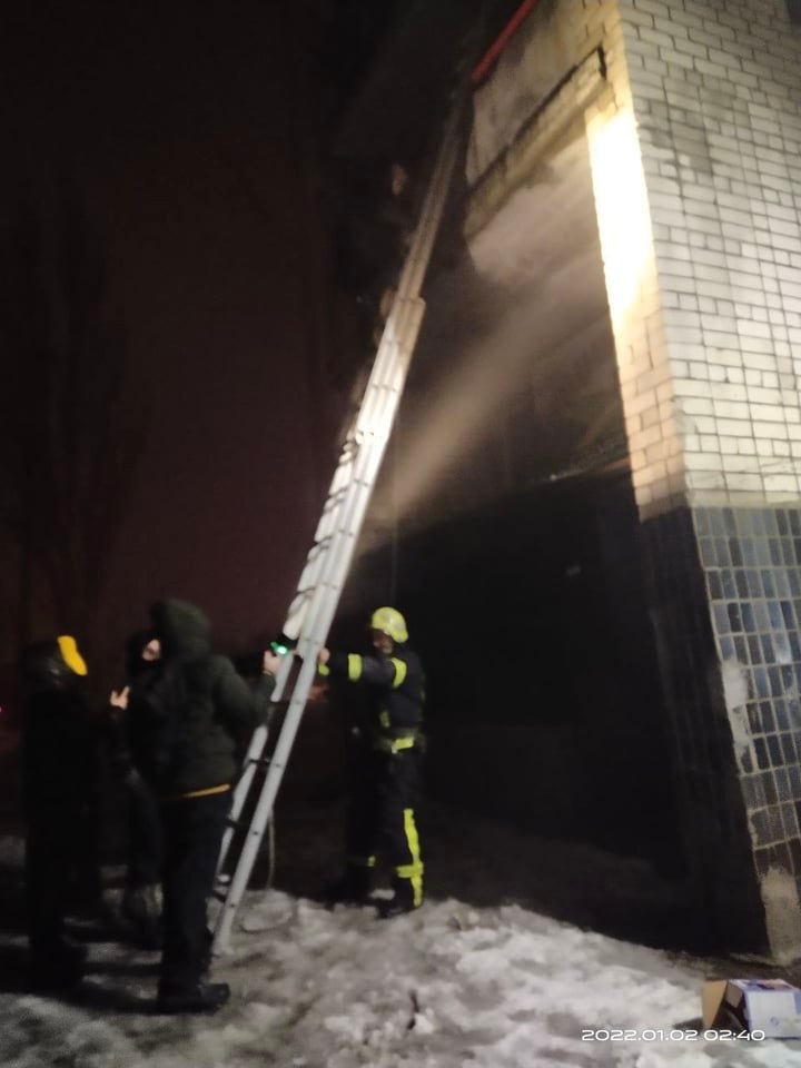 В Запорожье на улице Панферова произошел пожар в общежитии