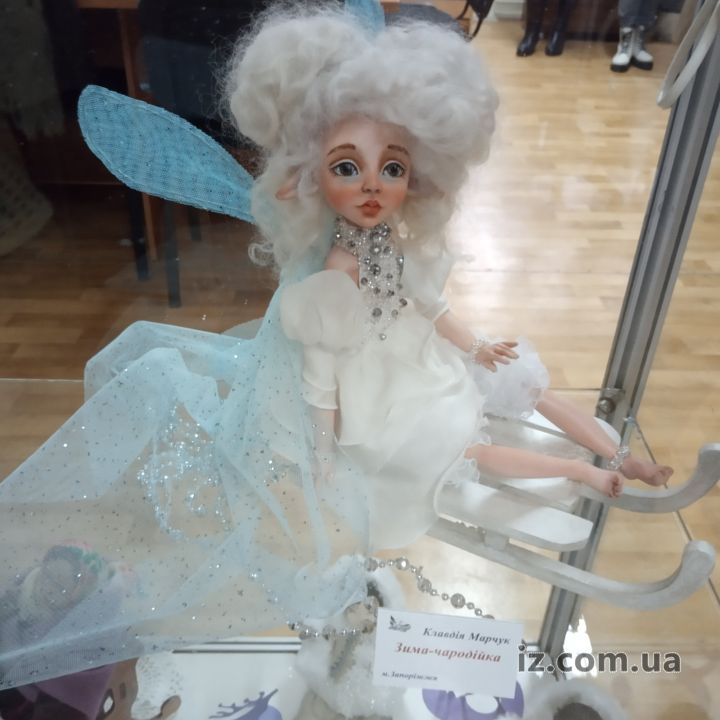 В областной универсальной научной библиотеке окрыли кукольный проект "Зимняя сказка"