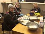 Понад 500 домашніх пиріжків з картоплею та капустою щоденно готують працівники філармонії