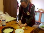Понад 500 домашніх пиріжків з картоплею та капустою щоденно готують працівники філармонії