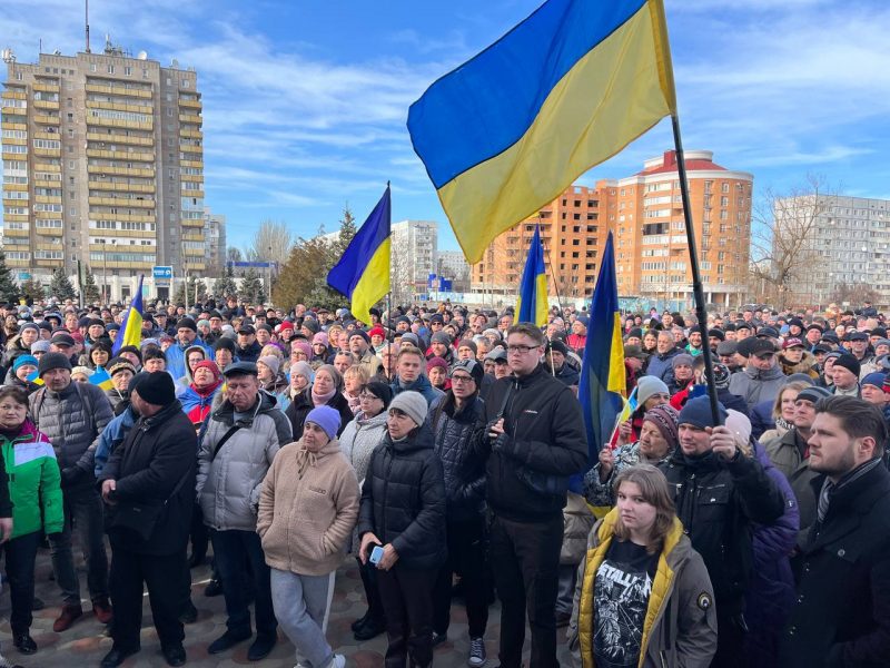 Російські військові та зробили спробу захопити кількох учасників заходу і запхати їх в машину