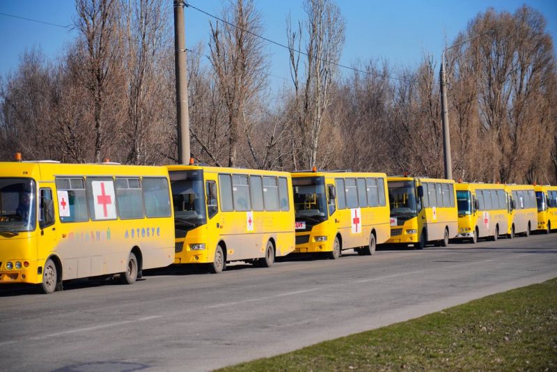 З Запоріжжя поїхали колони, які везуть людям необхідну гуманітарну допомогу