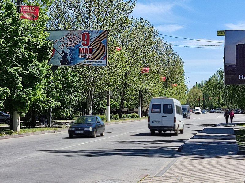 В Мелітополі "побєдобєсіє" набуло значного масштабу - всі рекламні площі зайняті пропагандою