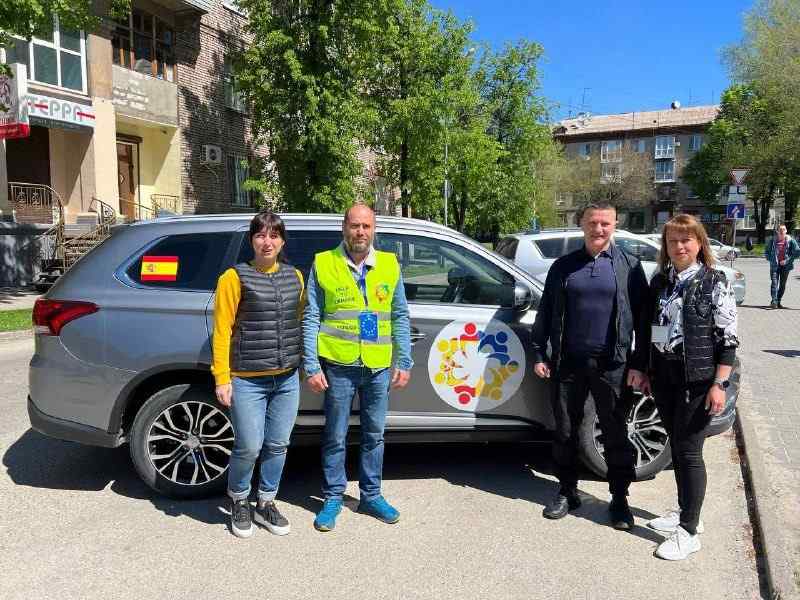 Житель Італії подарував Запоріжжю новий автомобіль для перевезення гуманітарної допомоги 